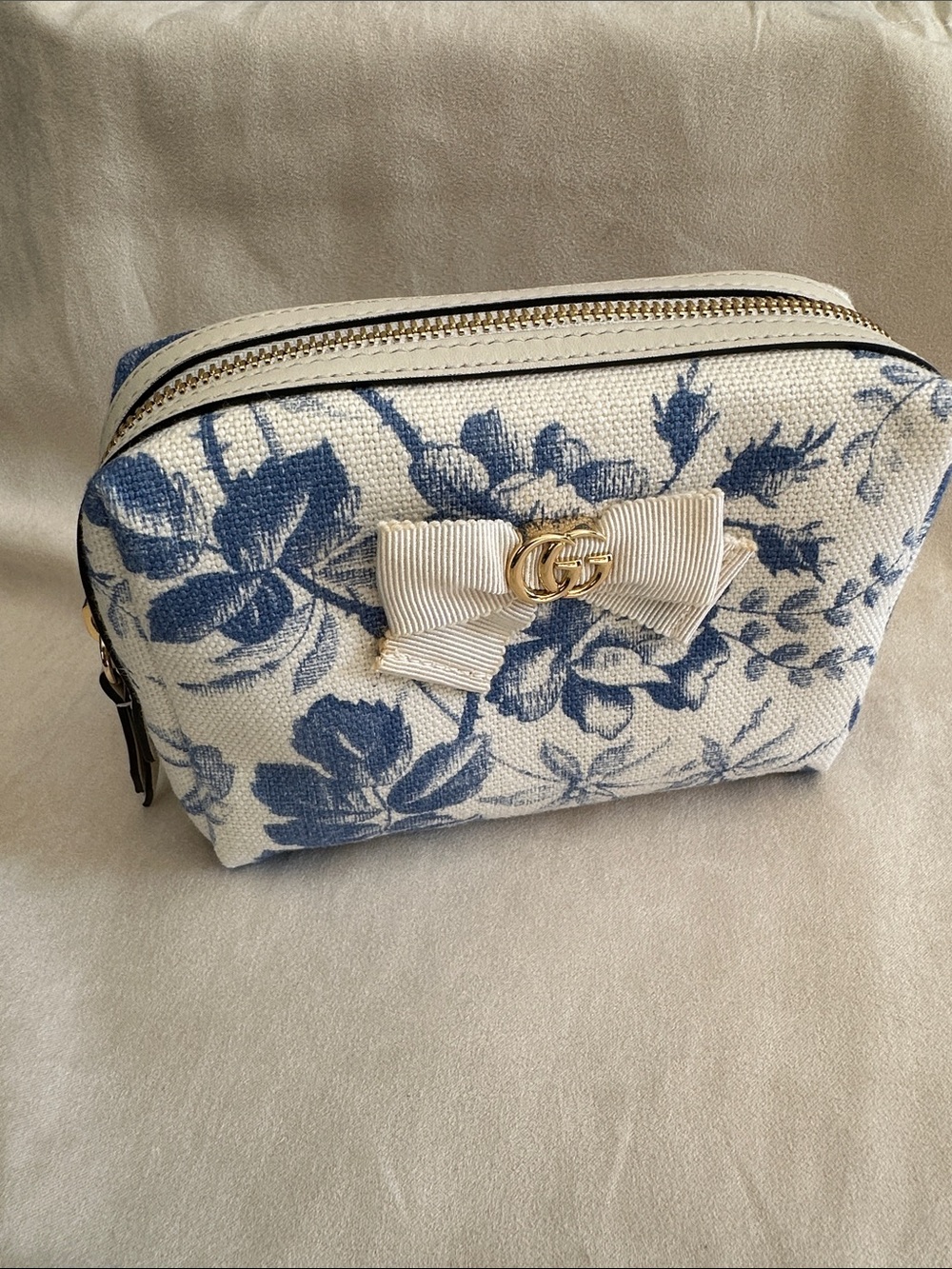 Gucci Blue Floral Canvas Cosmetic Pouch with Cream Bow AUTH box & dust bag RARE